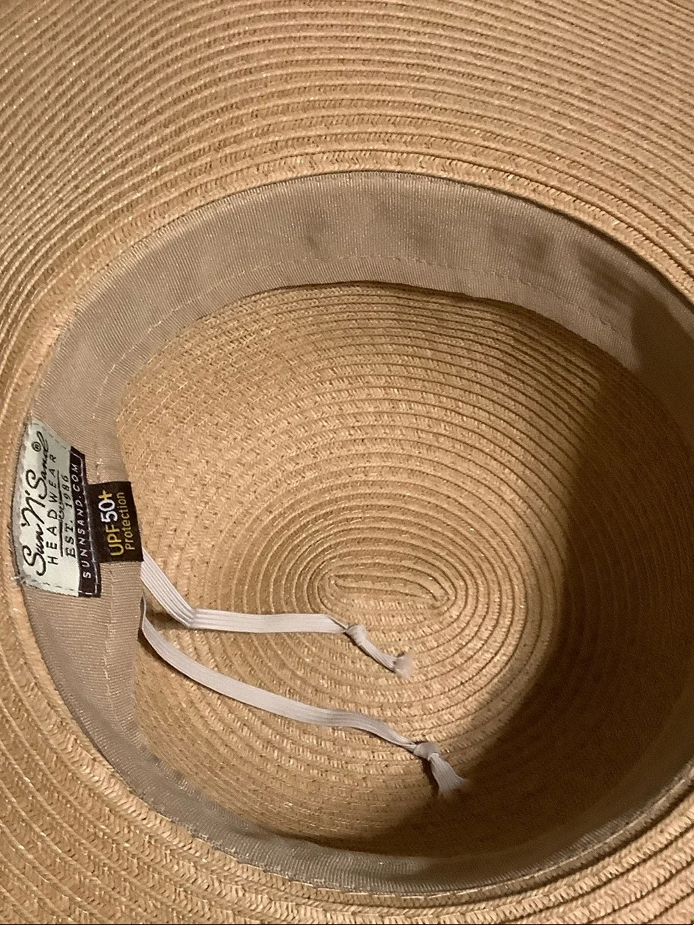 Elegant Tan Wide-Brim Straw Hat with Decorative Shell Accents - Picture 5 of 6